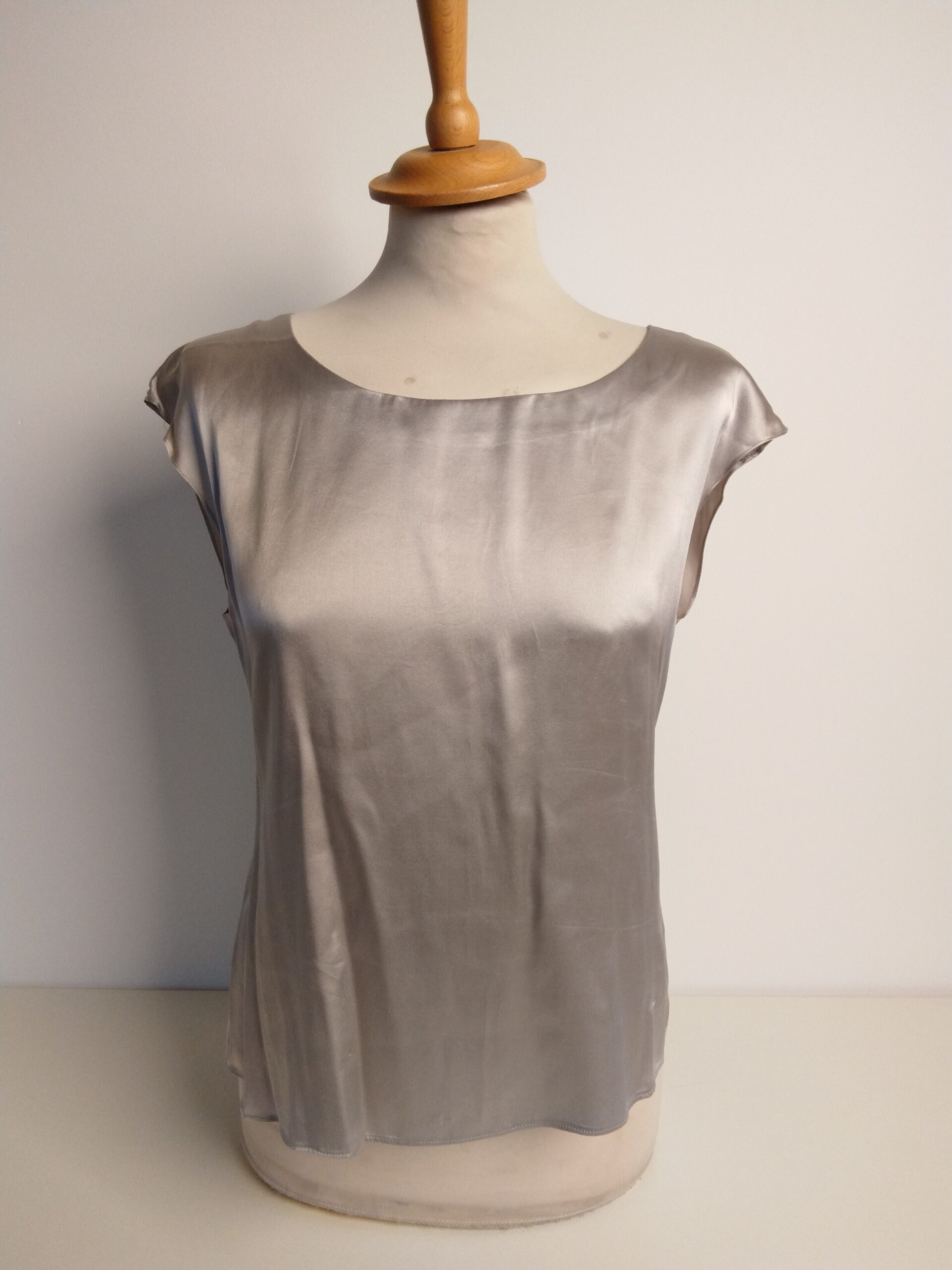 Blouse sans manches en soie / taille 40