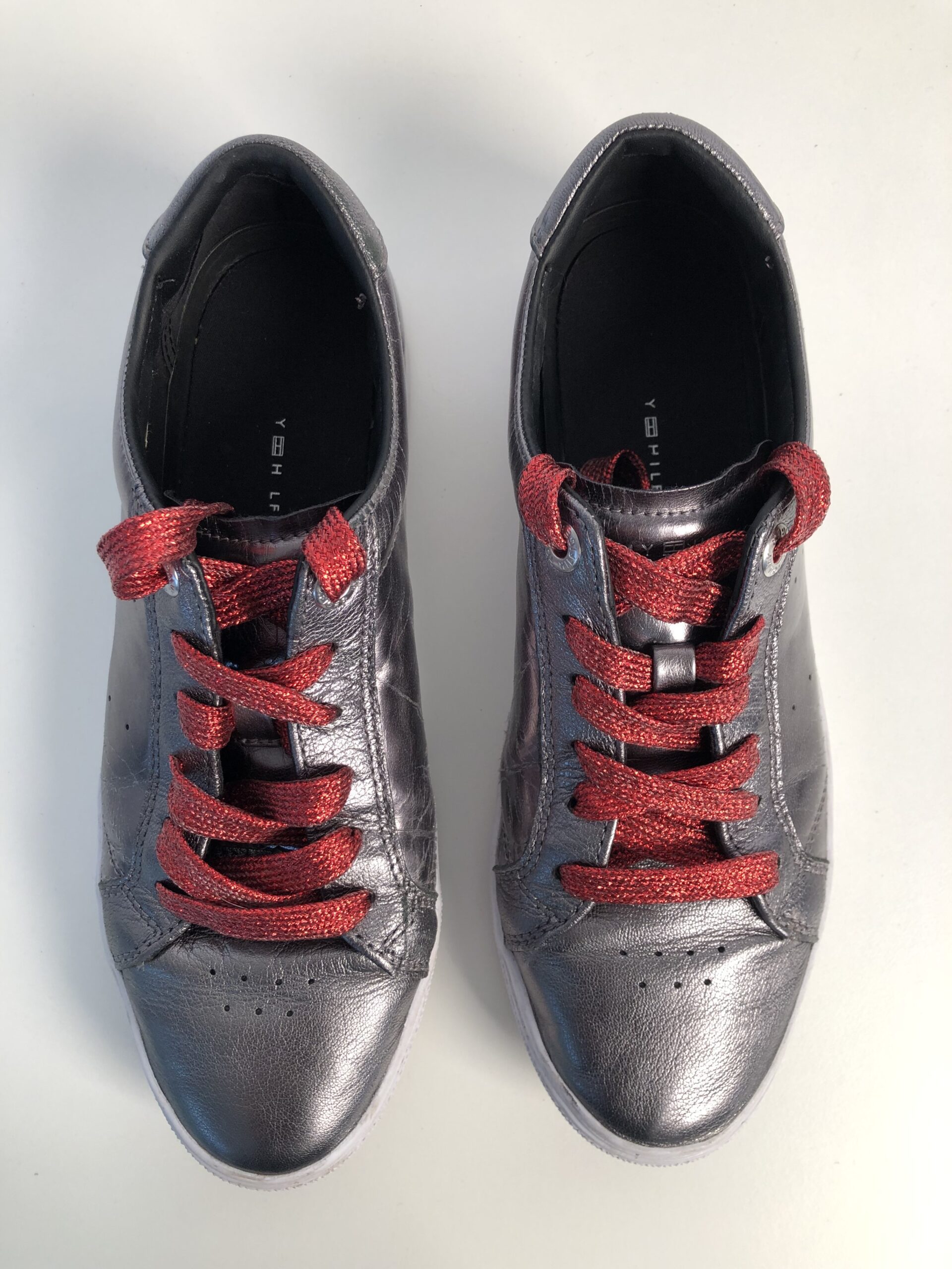 Basket Tommy Hilfiger métalisée à lacets rouge /taille 39