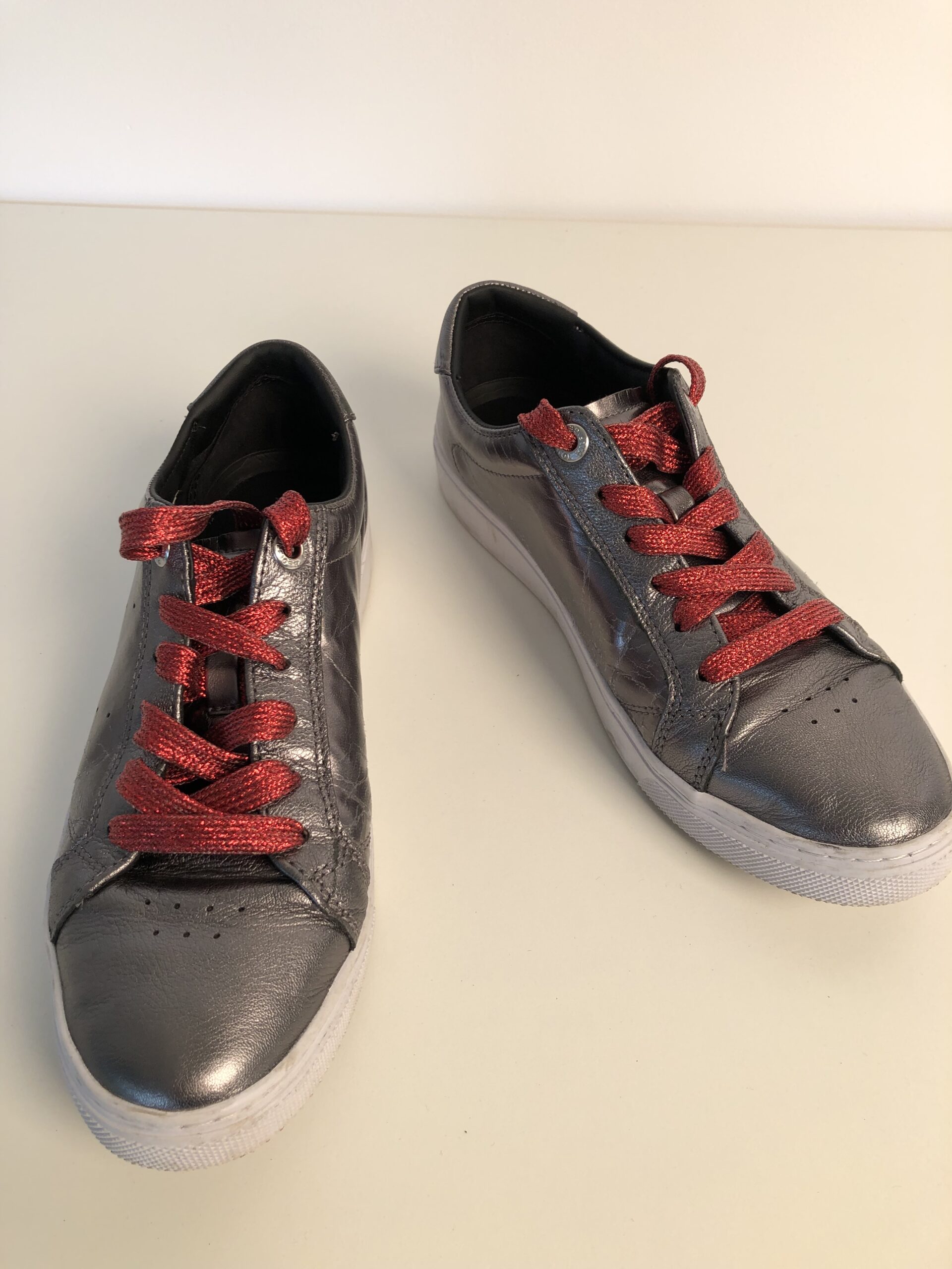 Basket Tommy Hilfiger métalisée à lacets rouge /taille 39 - Image 3