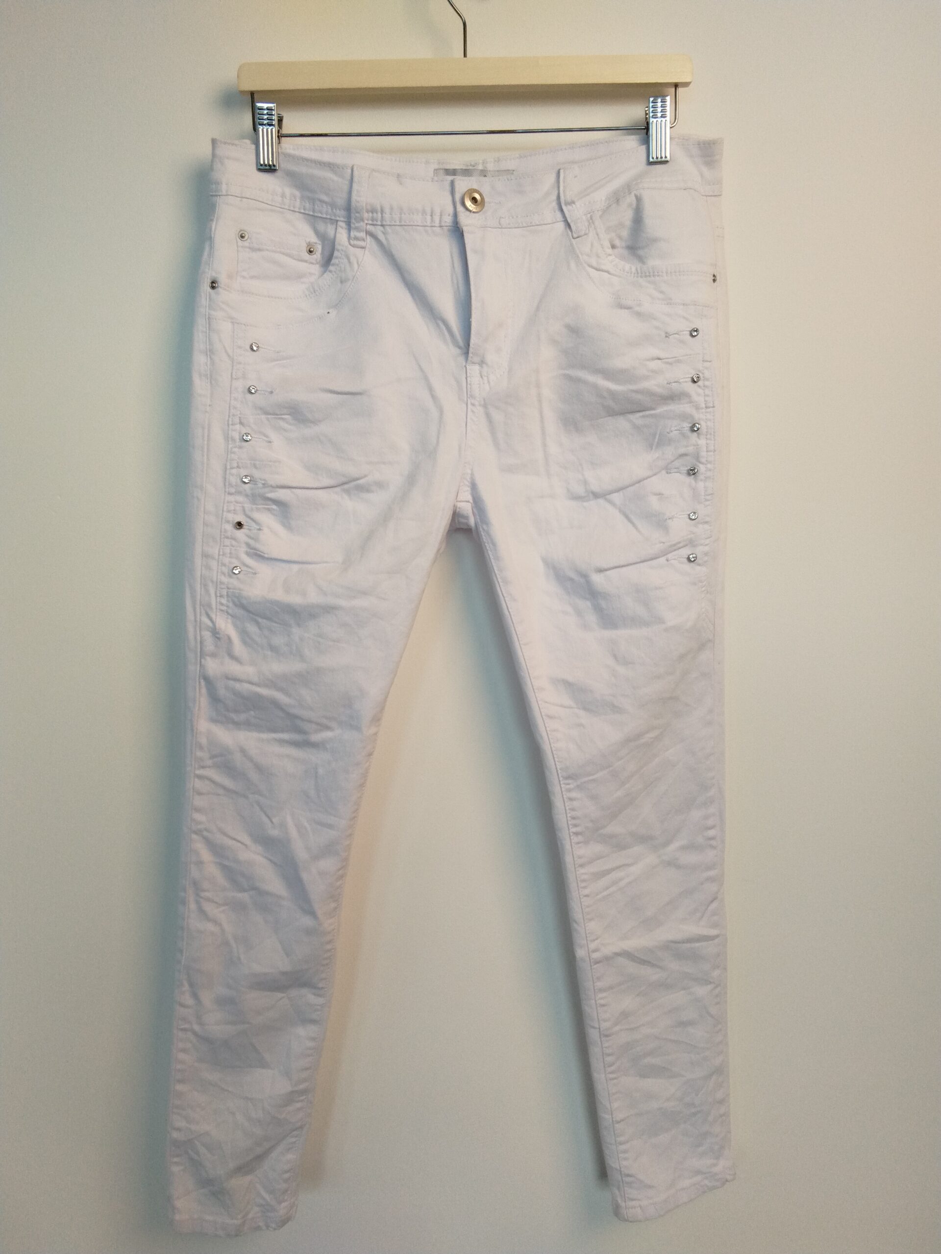 Jean blanc avec détails "diamant" sur les côtés / taille L