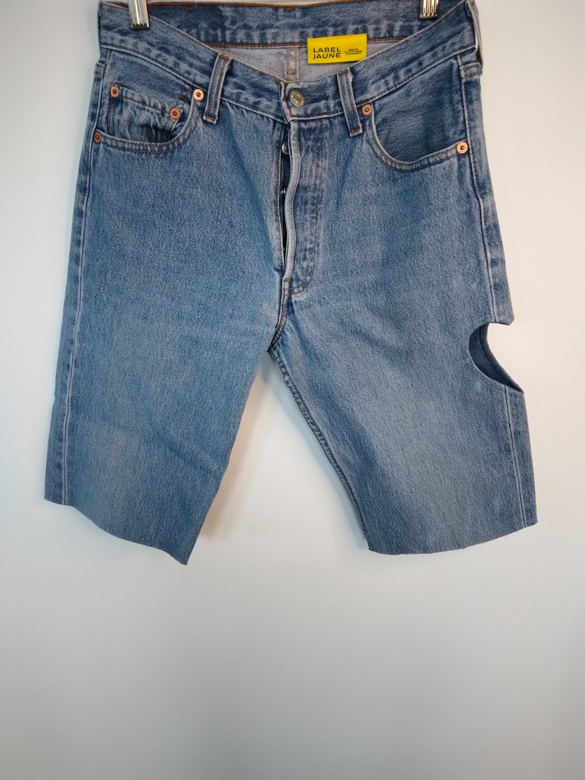 Short en jean avec trou sur le côté /taille 38