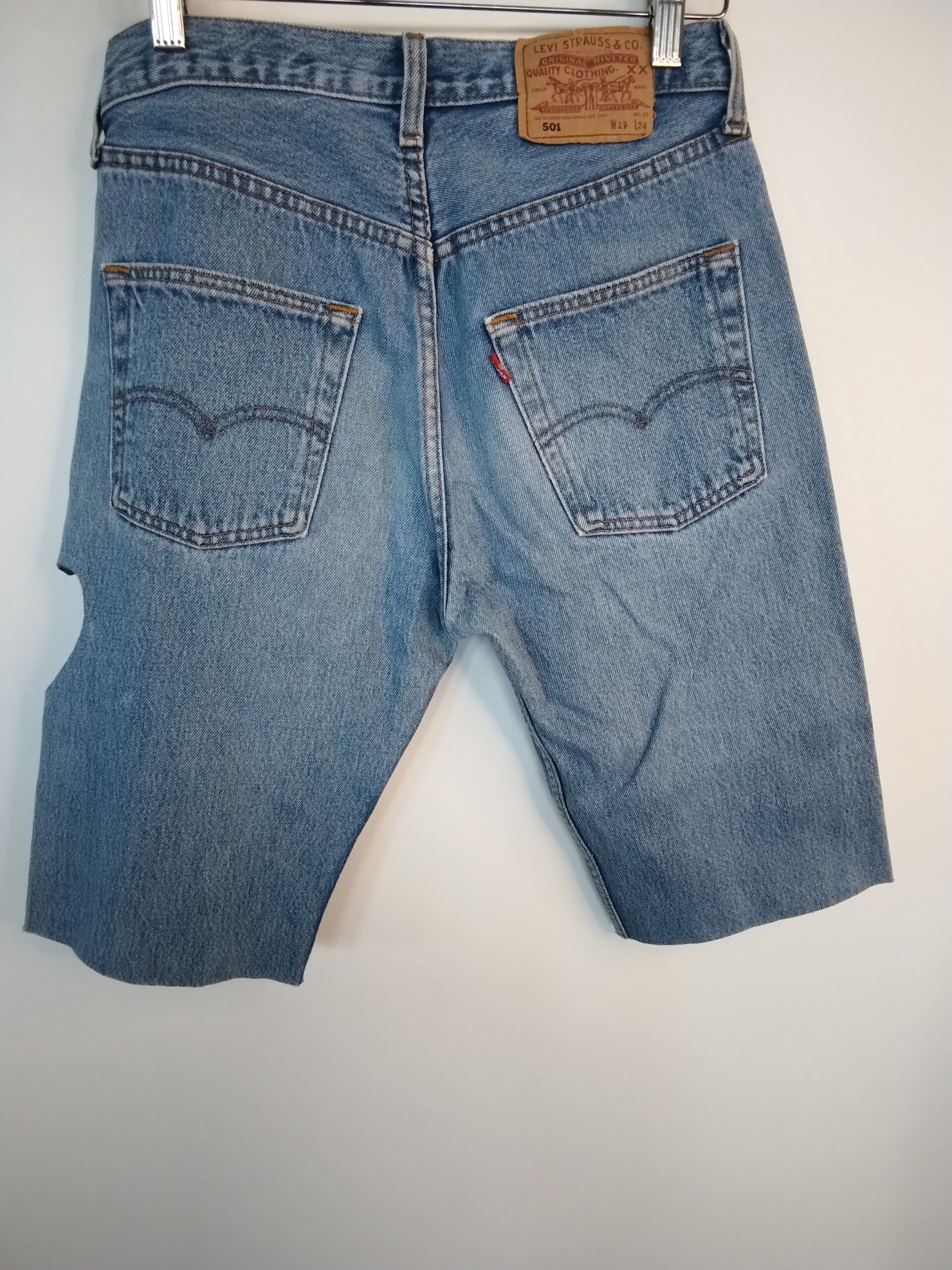 Short en jean avec trou sur le côté /taille 38 - Image 2