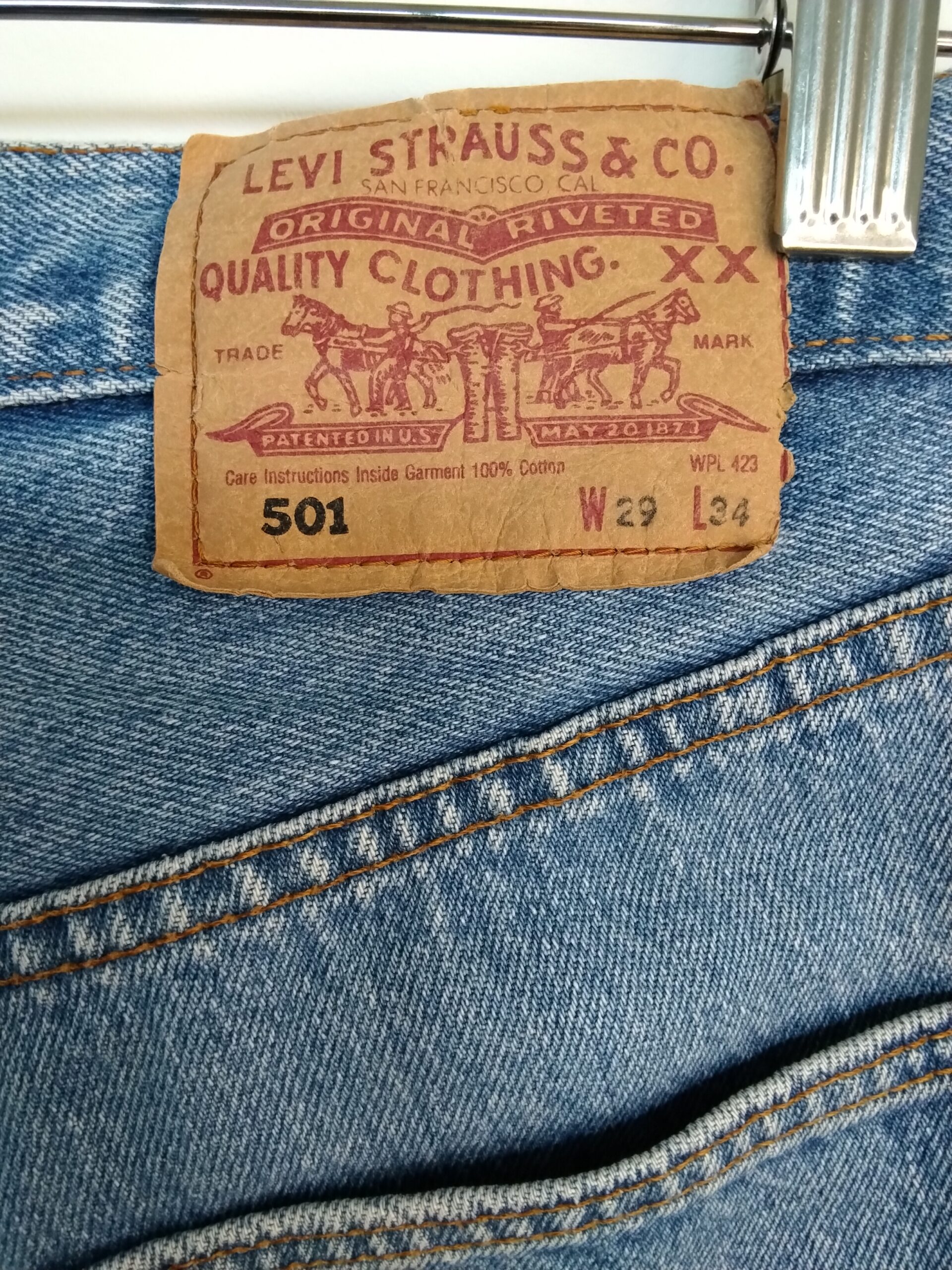 Short en jean avec trou sur le côté /taille 38 - Image 4