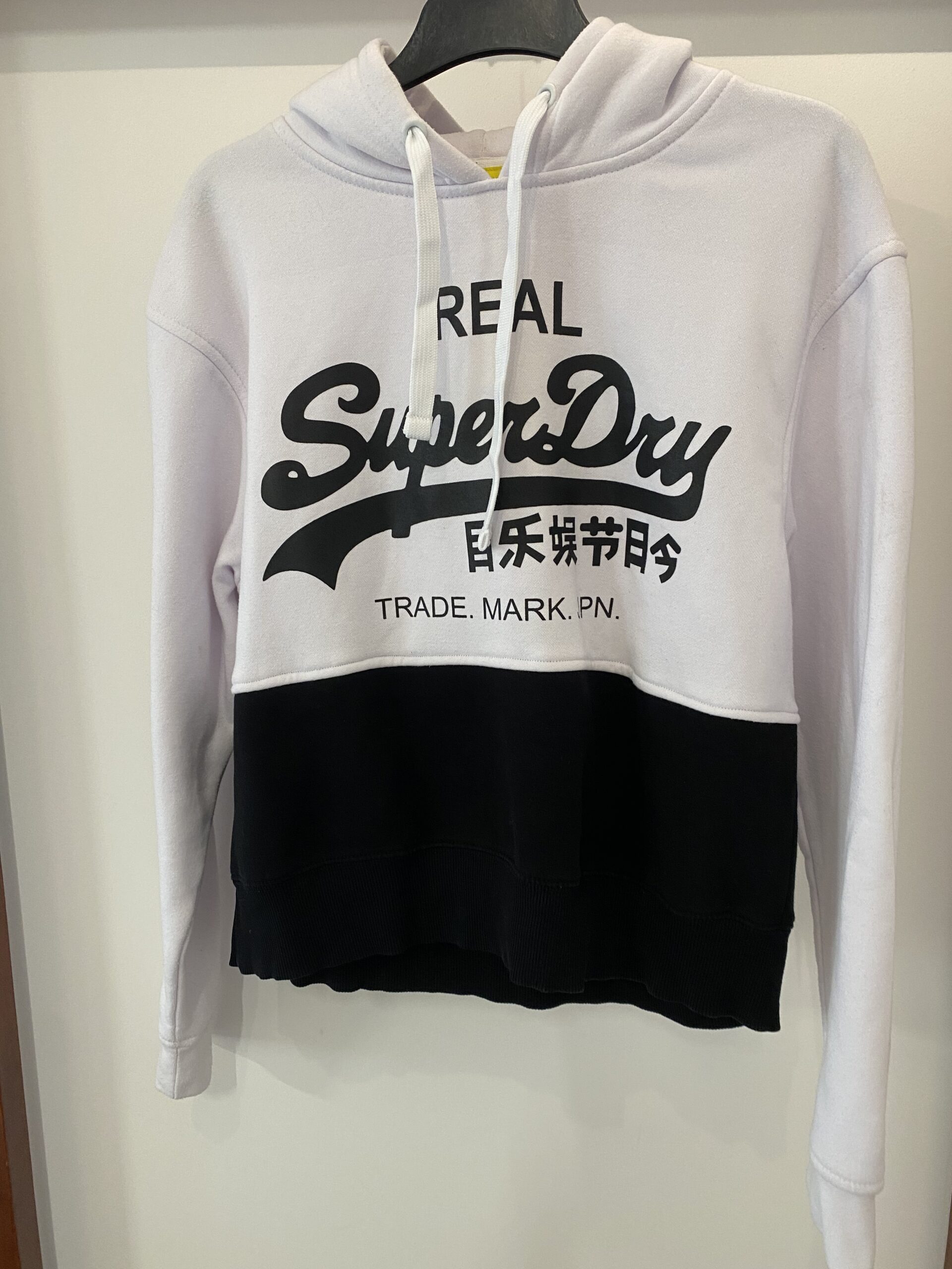 Pull à manches longues avec capuche /taille M